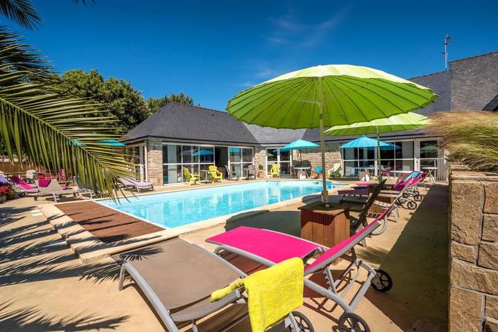 Hôtel pour 5 personnes, avec piscine et jacuzzi ainsi que jardin et sauna