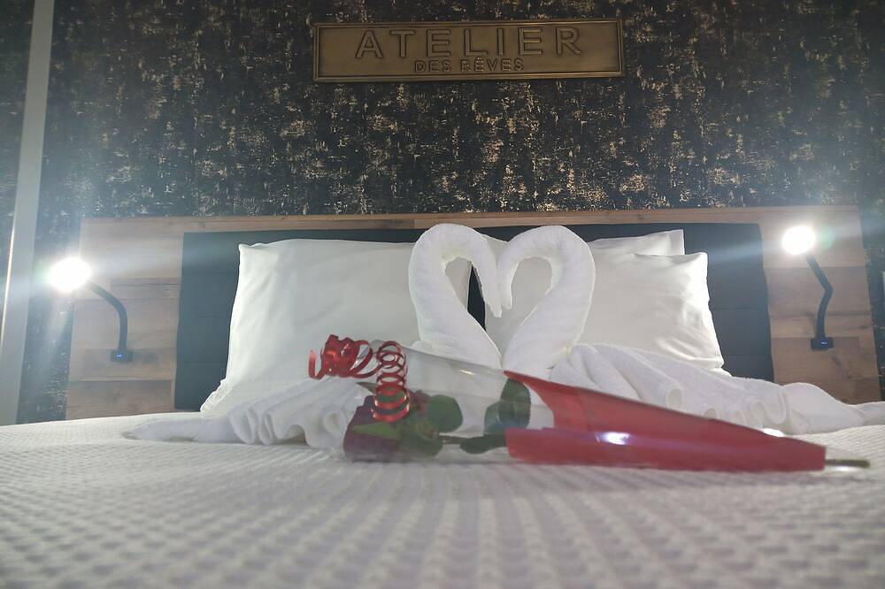 Apartamento entero, Love Room de Prestigio, Jacuzzi Privado y Desayuno Incluido in Sigean, Costa mediterránea (Francia)