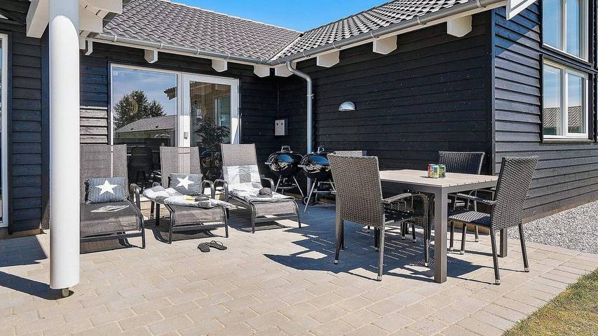 Ferienhaus für 17 Personen, mit Whirlpool und Pool sowie Terrasse und Sauna in Olpenitz - 2