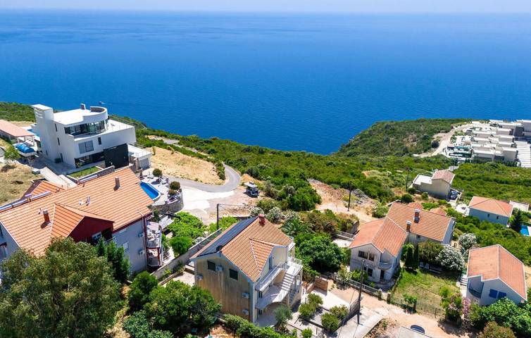 Apartamento vacacional entero, Apartamento de vacaciones para 6 personas con terraza in Municipio de Kotor