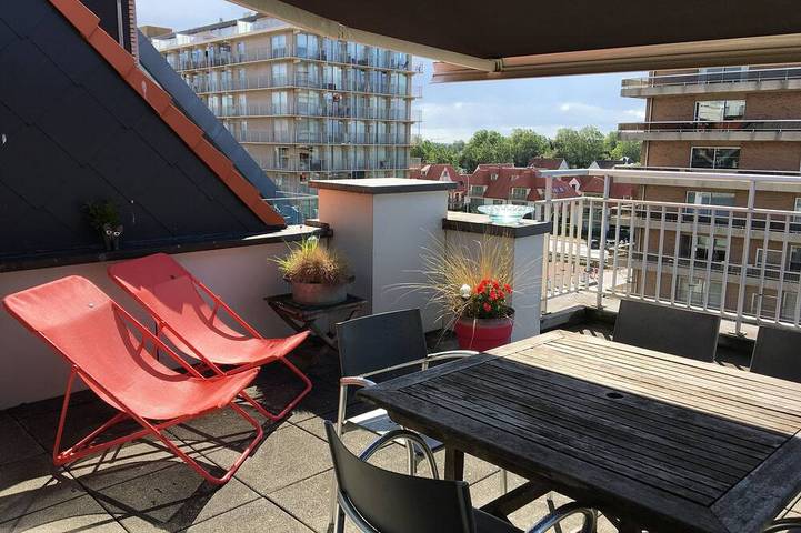Location de vacances pour 5 personnes, avec piscine et terrasse à Nieuwpoort
