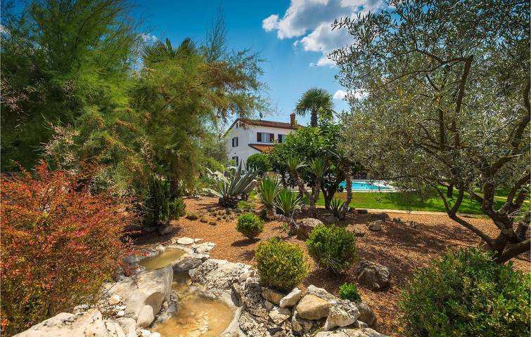 Gemütliche 2-Zimmer-Wohnung mit Pool, WLAN und Zugang zum Strand in Poreč, Grad Poreč