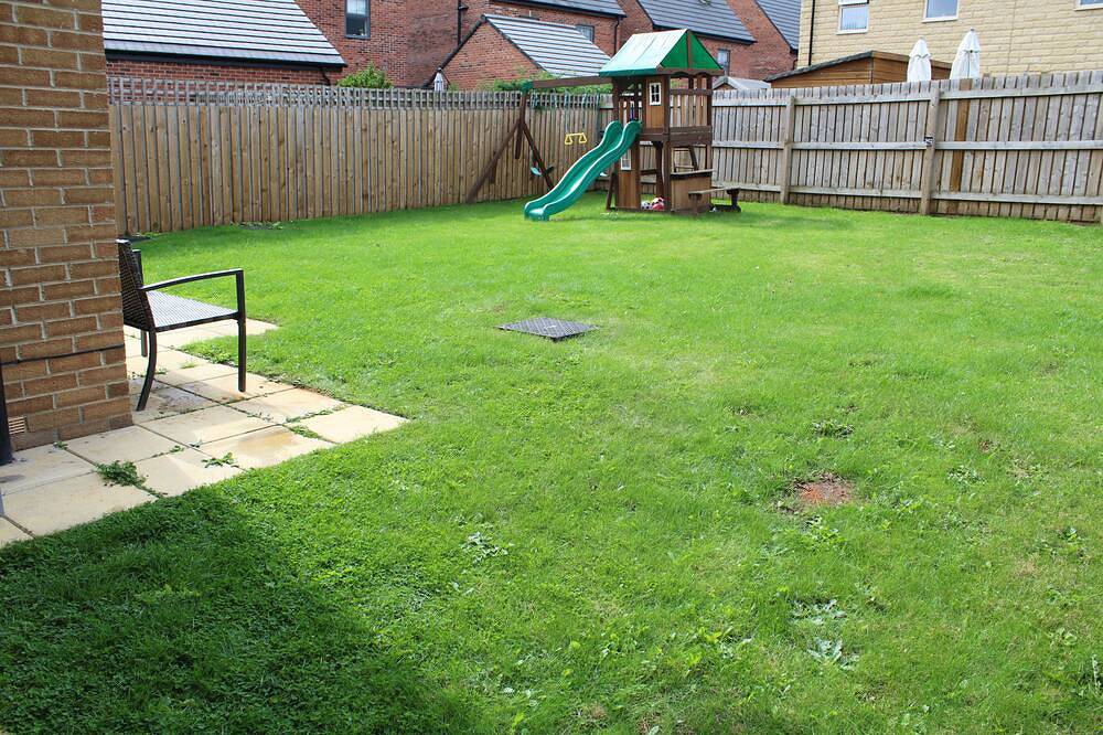 Luxury getaway home. 5 mins to Xscape and Junction 32 shopping centres! in Wakefield, West Yorkshire