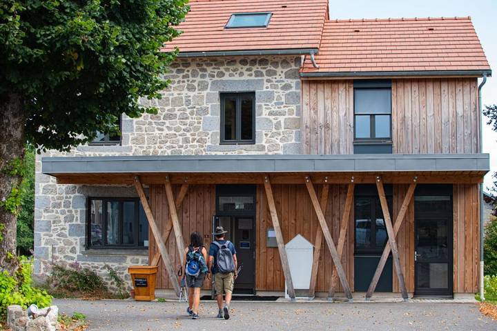 Gîte pour 2 personnes, avec terrasse à Flayat