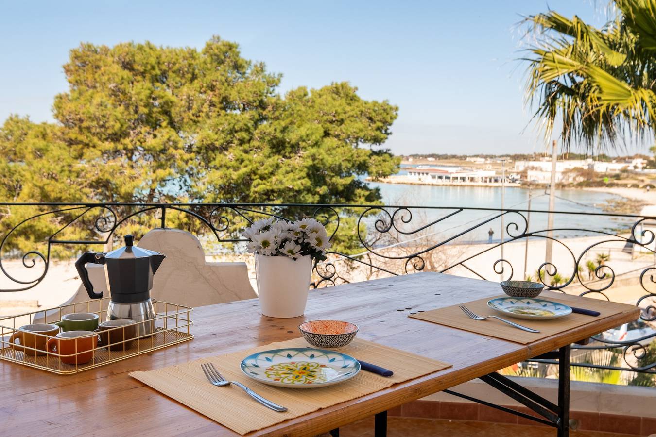 Casa vacanze 'Villa Gaudì - Sagrada' con vista mare, Wi-Fi e aria condizionata in Sant'Isidoro, Golfo di Taranto