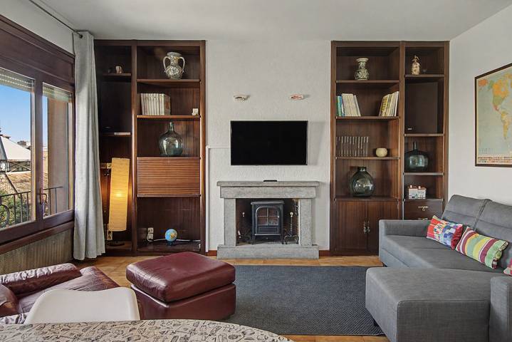 Apartamento entero, Apartamento 'Classic Can Jeroni' con Terraza Privada, Wi-Fi y Aire Acondicionado in Figueras, Alt Empordà