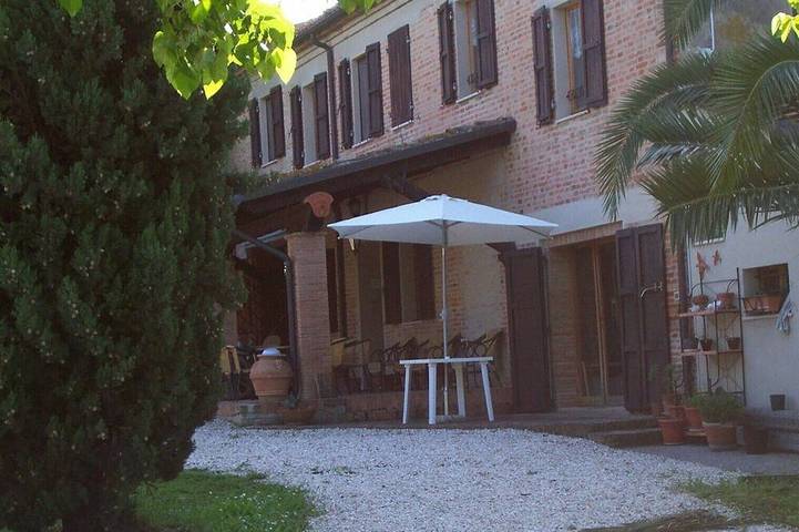 Ferienwohnung für 8 Personen, mit Garten und Pool in Morro d'Alba