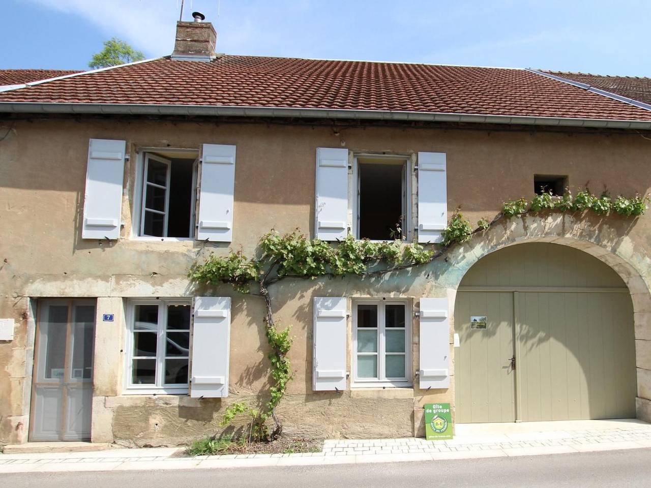 Gîte de groupe convivial à Bucey-lès-Gy, idéal randonneurs in Bucey-lès-Gy, Haute-Saône