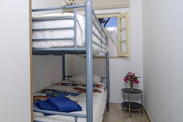 Ganze Wohnung, Sonnige Fewo mit Pool f. 2 Pers.  (+2 Kinder/Jugendl. direkt am Meer in 1a Lage in Ferragudo, Faro Distrikt