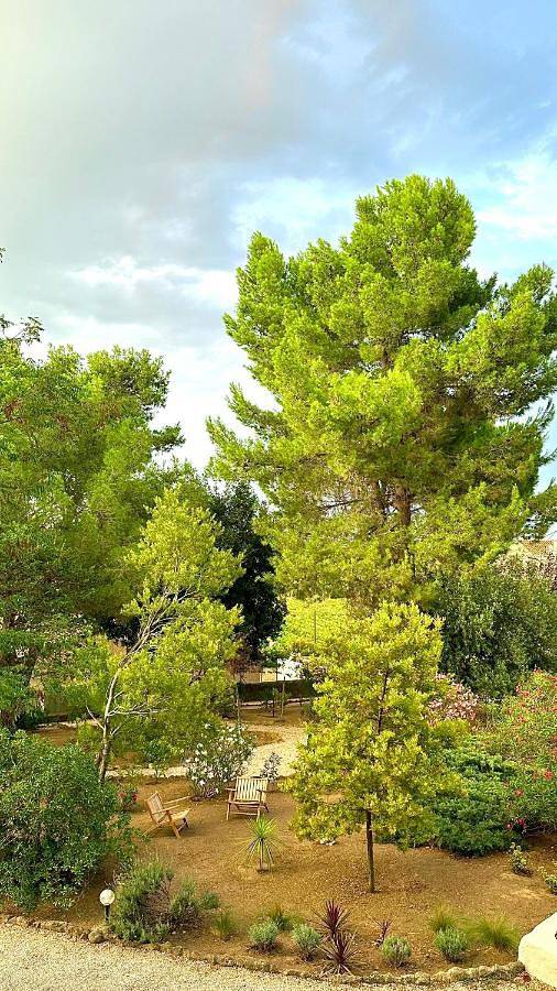 Gîte pour 2 personnes, avec piscine et jardin ainsi que terrasse et vue à Montblanc - 3