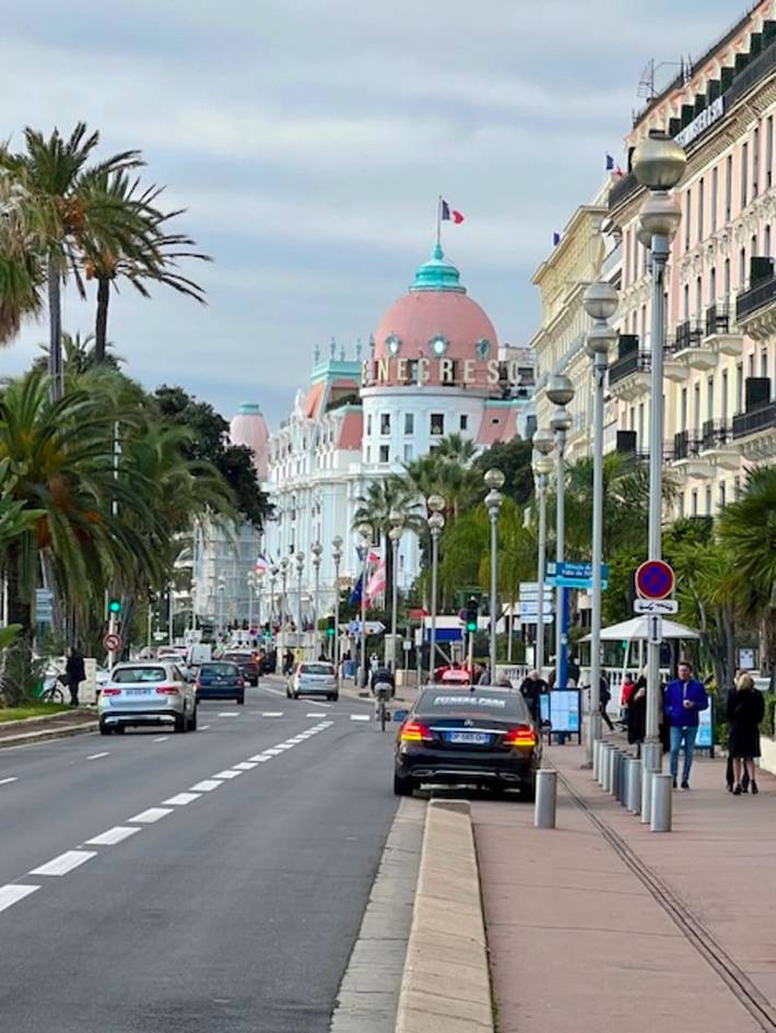 Gîte pour 6 personnes, avec balcon, adapté aux familles dans Plage Fabron Bambou Nice