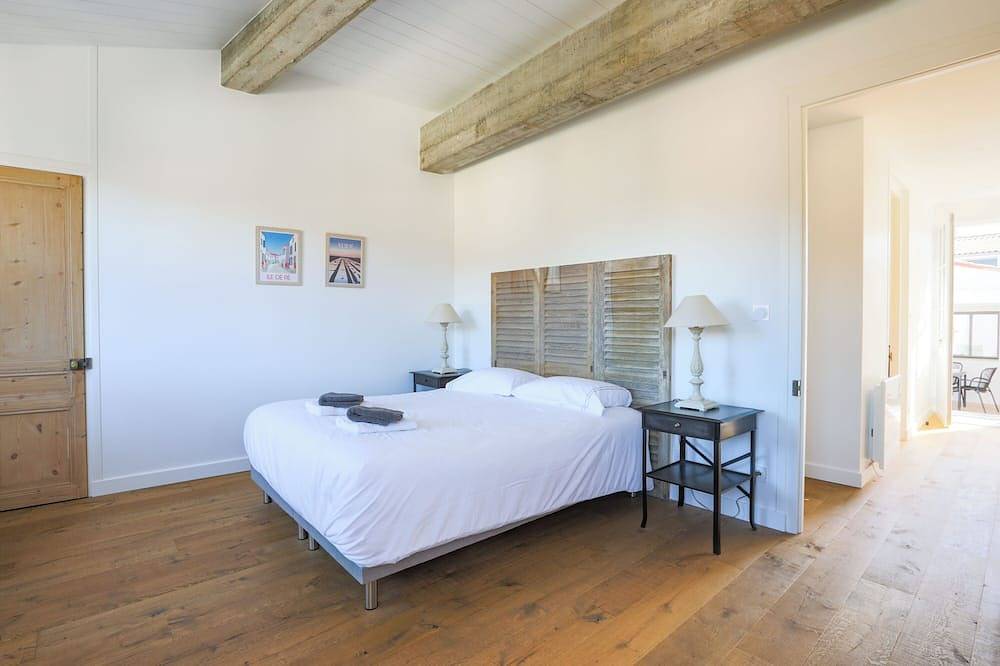 Appartement entier, Appartement Atypique à 50 m du port avec Parking in La Flotte, Région de La Rochelle