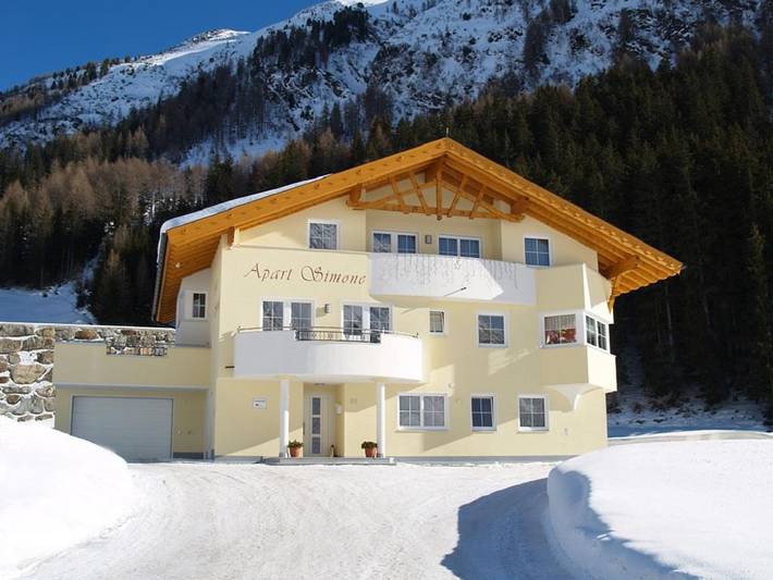 Ferienwohnung für 5 Personen, mit Balkon und Terrasse sowie Garten in Galtür
