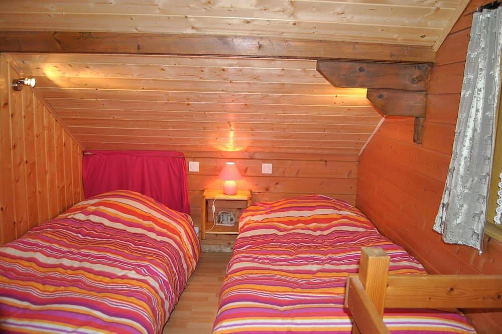 Joli Chalet 8 à 14 pers jura .nombreuses activités sur place, confort assuré in Cerniébaud, Jura