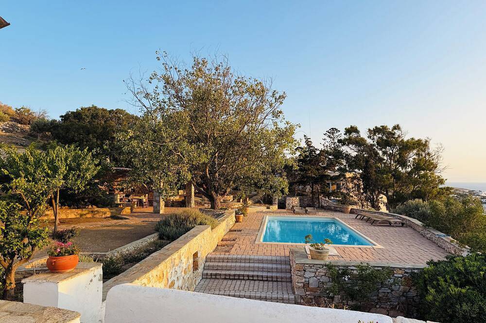 Villa Oleander-Charming Greek Villa Near the Beach | Garden Oasis in Poseidonia, Syros