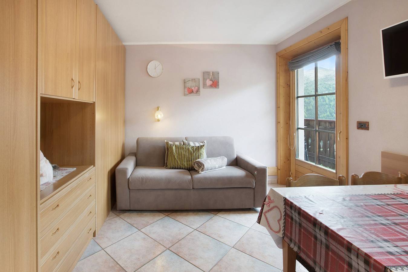 Entire studio, Studio Apartment "Trela" near Slopes with Balcony & Wi-Fi in Livigno, Stilfser Joch National Park