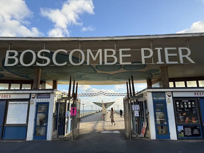 Entire apartment, 1 bedroom flat apartment with hot tub on the balcony & city view, sleeps 4ppl in Boscombe, Bournemouth
