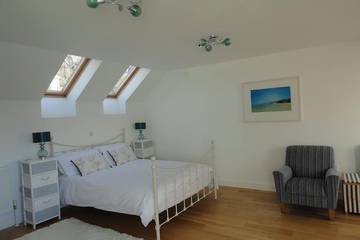 Holiday Home for 7 People in Plymouth, South West England, Photo 1