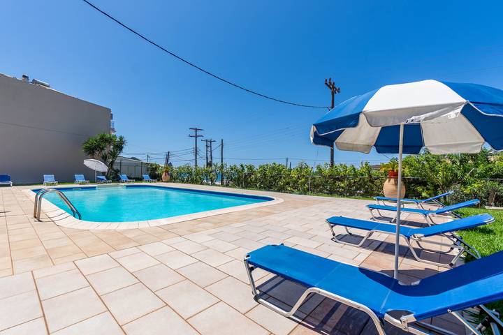 Studio voor 2 personen, with tuin and balkon as well as kinderzwembad in Agios Gordios