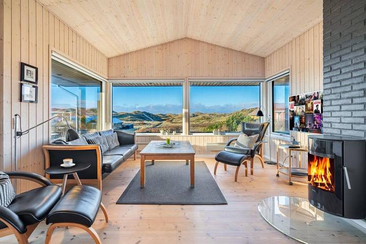 Haus mit Glaspavillon, schönen Terrassen und 300 m zum Strand – Hjelmevej 96 in Henne, Varde