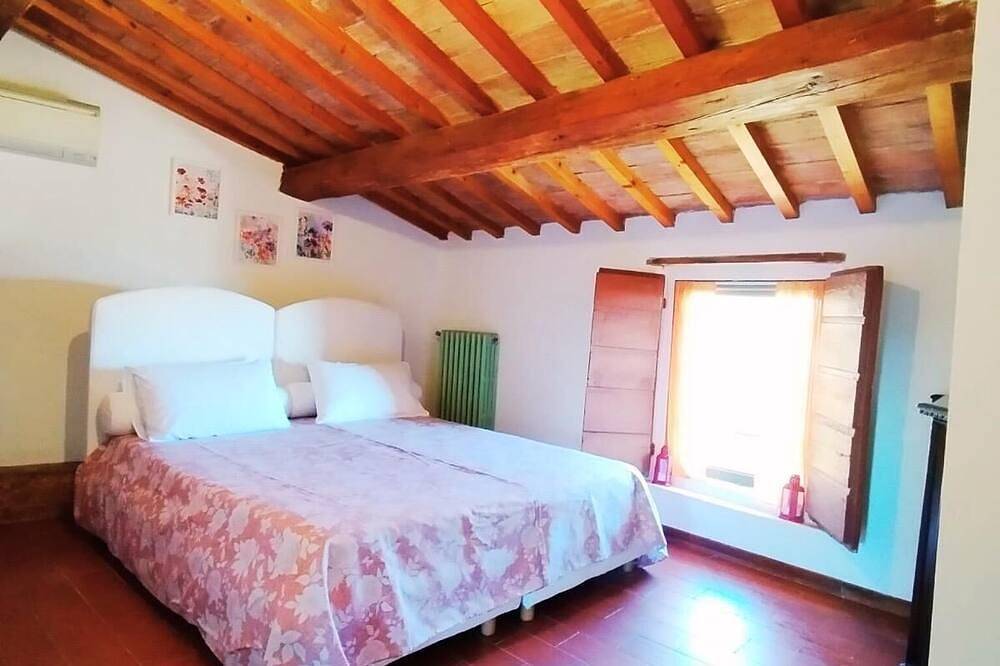Tuscany natural stone house with fireplace & panorama - quiet near Vinci, close to Florence in Vinci, Firenze province