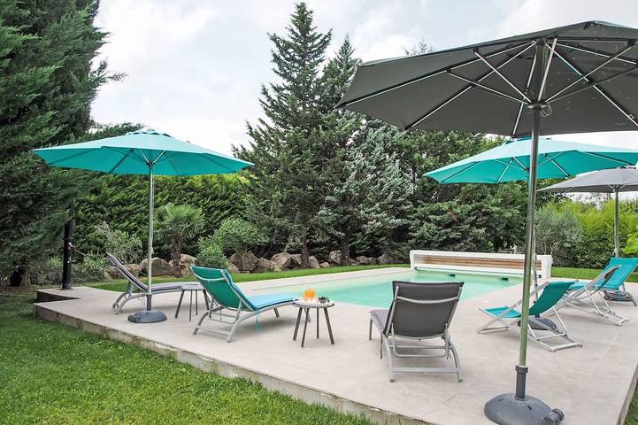 Location de vacances pour 6 personnes, avec jardin et piscine à Logrian-Florian