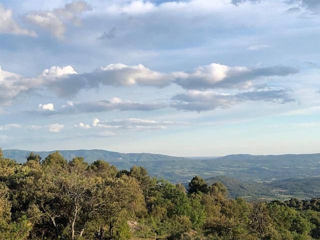 Le Jas des aiguiers in Saint-Saturnin-lès-Apt, Parc naturel régional du Luberon