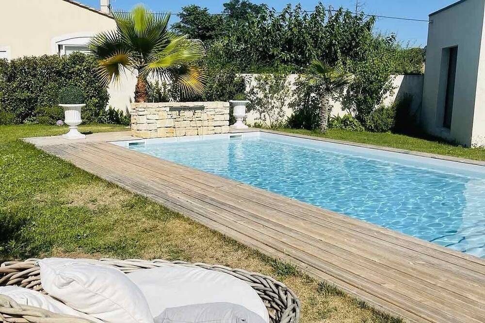 Splendid villa with heated pool in Bagnols-sur-Cèze, Nimes region