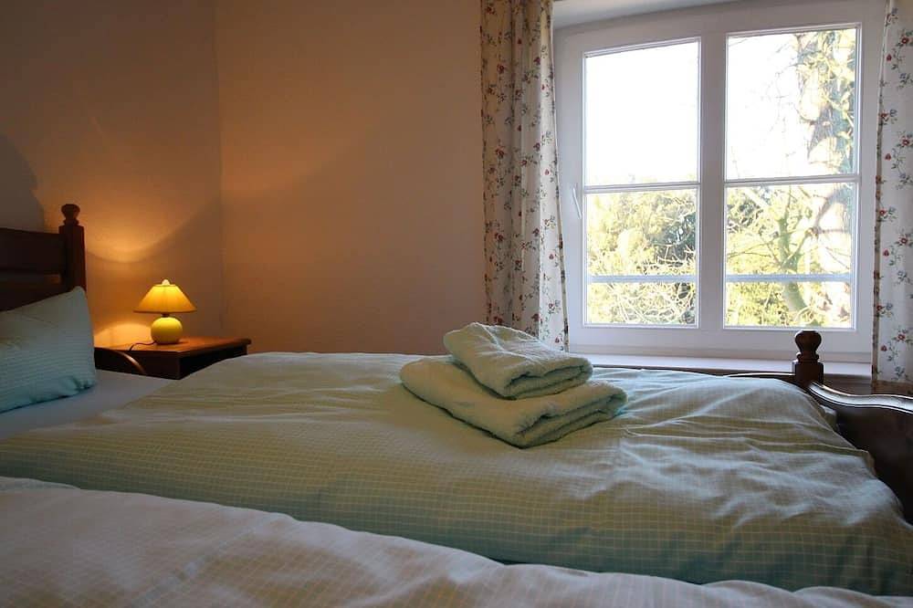 Entire apartment, Gutshof Dubnitz -ferienwohnung 5 \" Dörthe \" in Mukran, Sassnitz