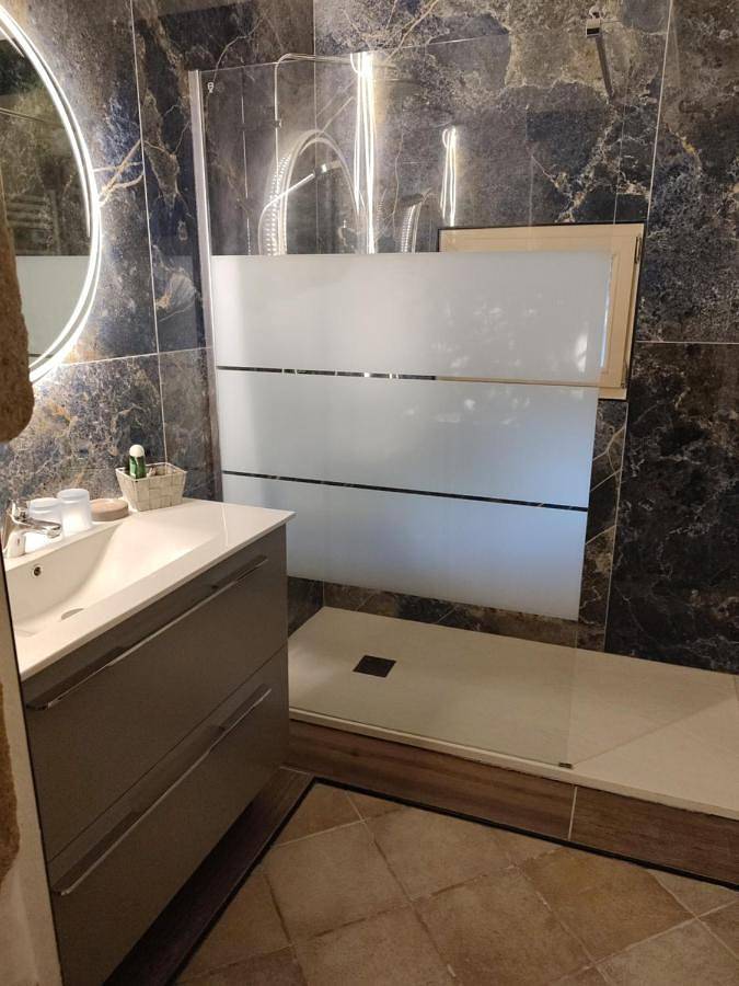 Gîte pour 3 personnes, avec vue ainsi que piscine et jardin à Richerenches - 2