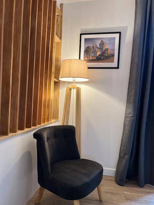 Appartement entier, Grand Studio Ceo Bauer, en plein centre de Sainte-Mère-Eglise pour 2 pers in Sainte-Mère-Église, Région de Cherbourg