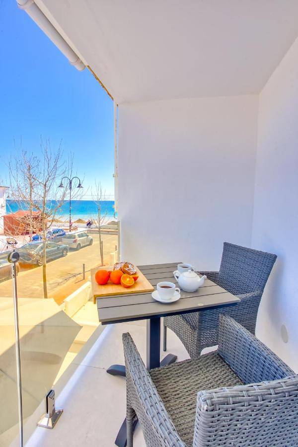 Villa for 8 people, with Balcony and Hot tub as well as Terrace and Garden in La Cala de Mijas Centre