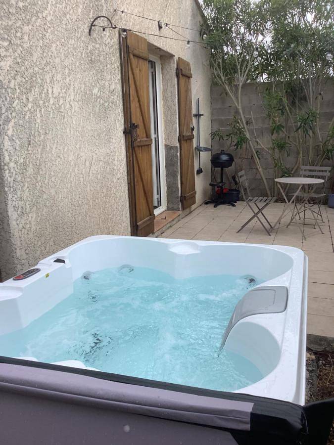 Location de vacances pour 4 personnes, avec jardin et jacuzzi à Roujan - 2
