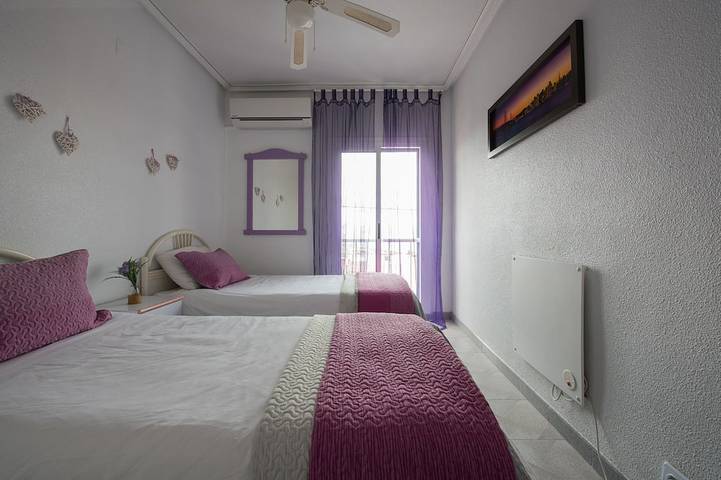 Una casa con 2 dormitorios cerca de Alicante y cerca de la playa y aeropuerto. in Santa Pola, Costa Blanca