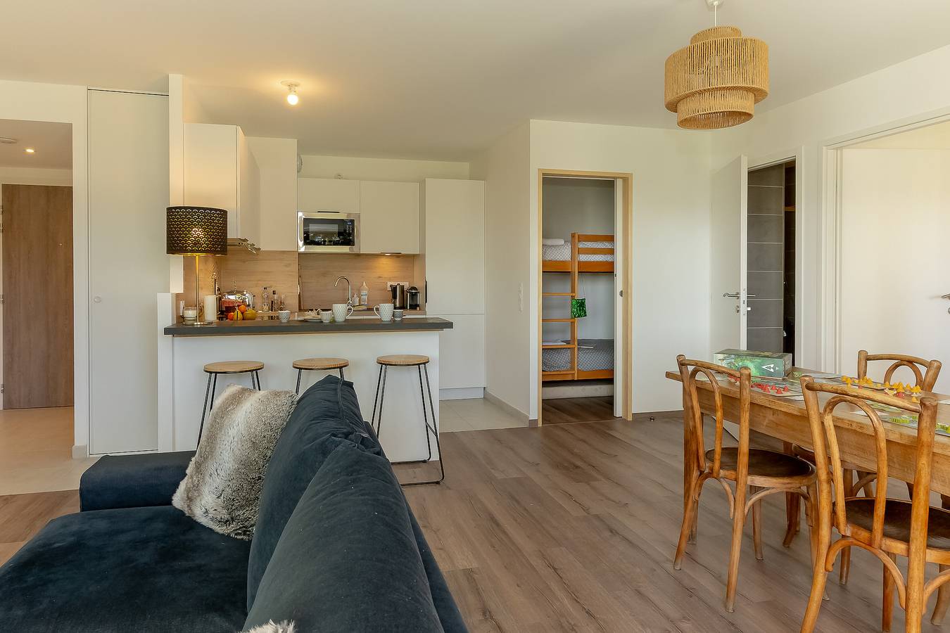Appartement entier, Appartement "Gentiane" avec vue sur les montagnes, terrasse privée et Wi-Fi in La Féclaz, Les Déserts