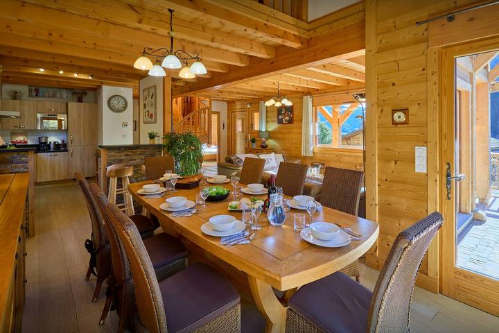 Chalet pour 10 personnes, avec Balcon et Jacuzzi ainsi que Terrasse et Jardin