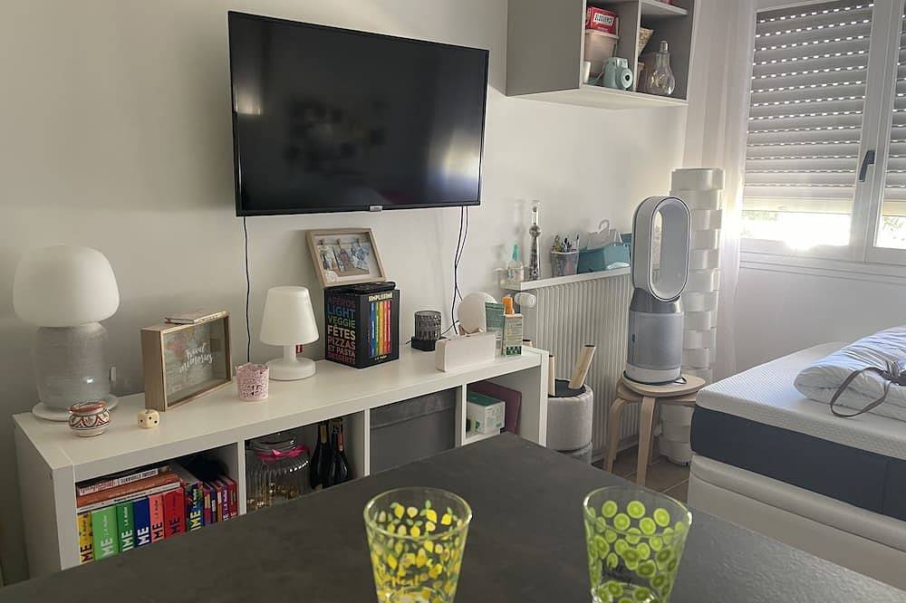 Apartamento entero, Je Loue un Studio Tout Équipé à la Semaine sur Clamart ! Proche du Métro in Clamart, Altos del Sena