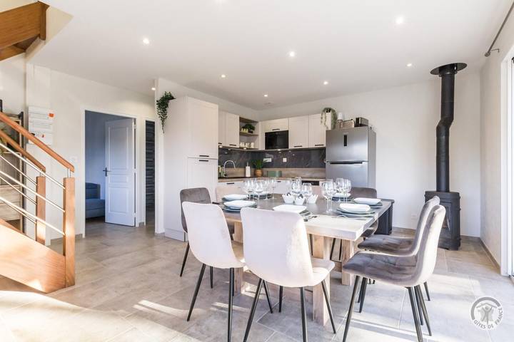 Gîte pour 8 personnes, avec jardin et terrasse, animaux acceptés à Saint-Germain-sur-Ay - 2