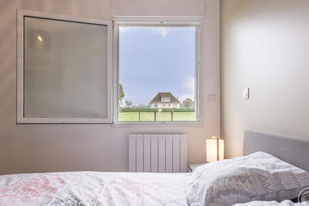 Maison de campagne au calme avec jardin et vélos à disposition in Vesly, Région de Coutances