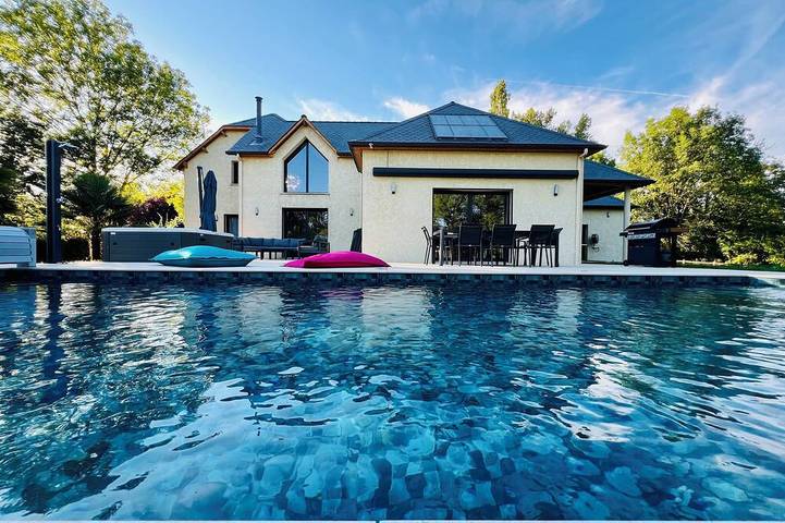 Villa pour 8 personnes, avec jacuzzi et jardin, animaux acceptés