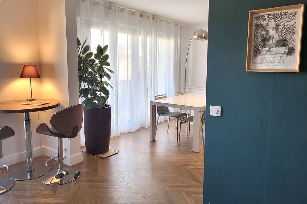 Entire apartment, Refurbished 1-bedroom apartment 180 m from the spa. Ideal for curists. in Vichy, Vichy region