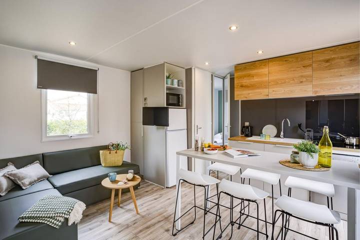 Mobil home pour 10 personnes, avec piscine ainsi que terrasse et jardin, animaux acceptés à Névez - 4