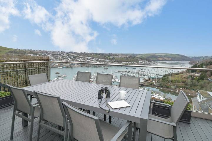 Cottage for 8 people, with garden, with pets in Kingswear