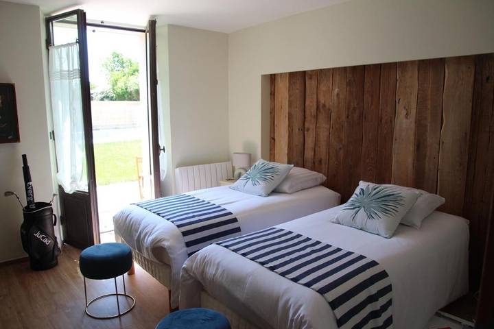 Gîte pour 2 personnes, avec piscine ainsi que terrasse et jardin dans Bouy - 2