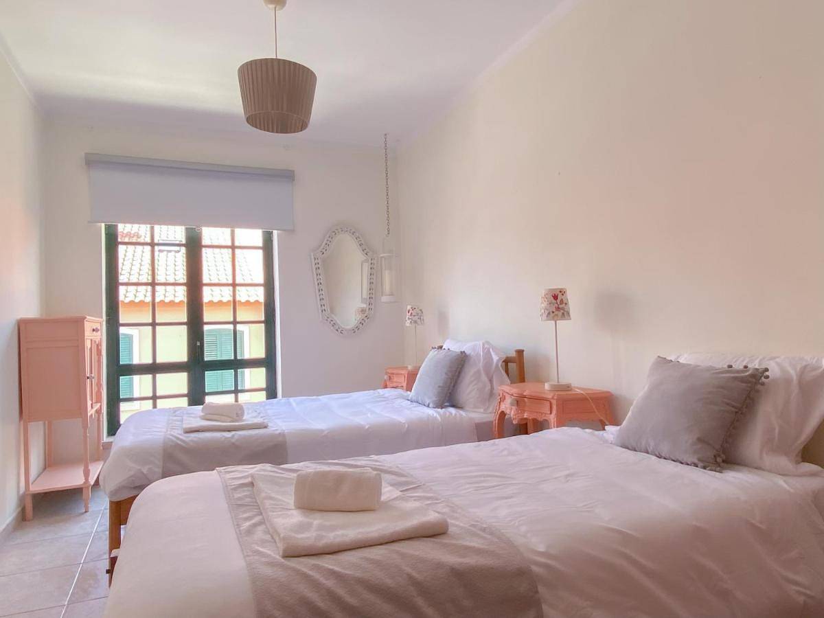 Supertubos Beach Villa in Consolação, Peniche