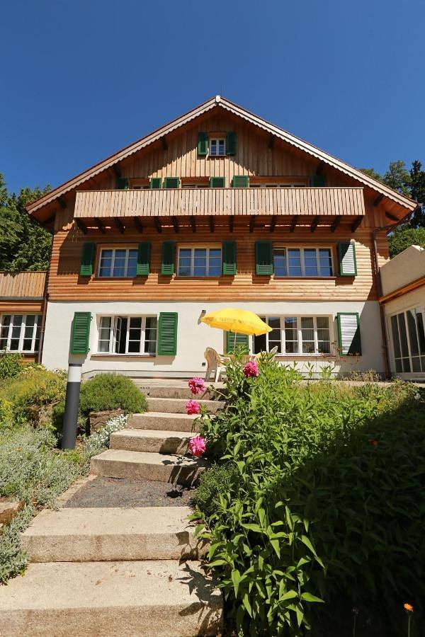 Hotel für 4 Personen, mit Terrasse und Garten sowie Ausblick in Bergpark Wilhelmshöhe