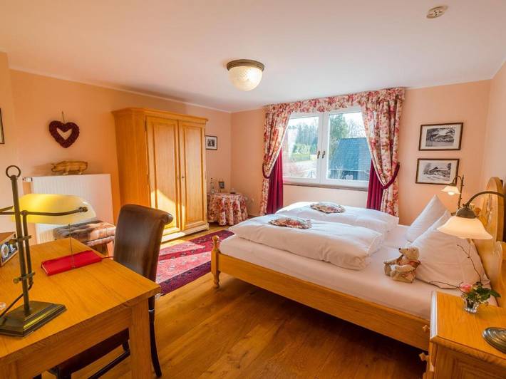 Gîte pour 5 personnes, avec Terrasse ainsi que Jardin et Vue à Wiehl