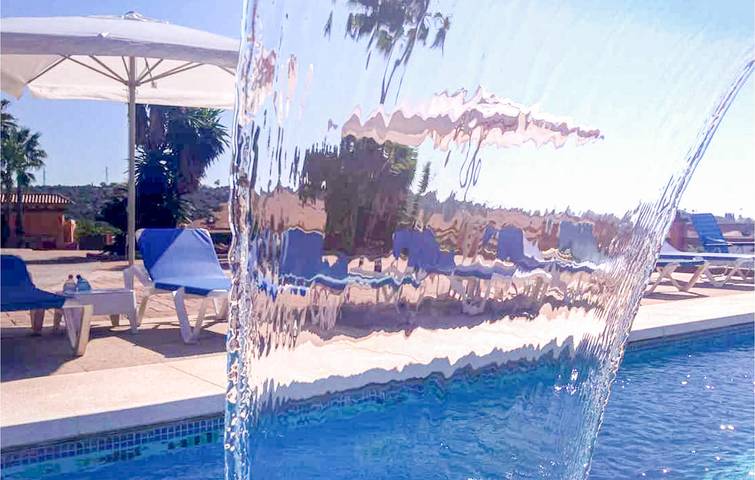 Seaside Retreat with Pool & Terrace in Valle Romano, Estepona