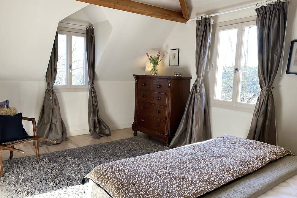 Serene Countryside Villa, Private Heated Pool, within walking distance of Cazals in Cazals, Quercy