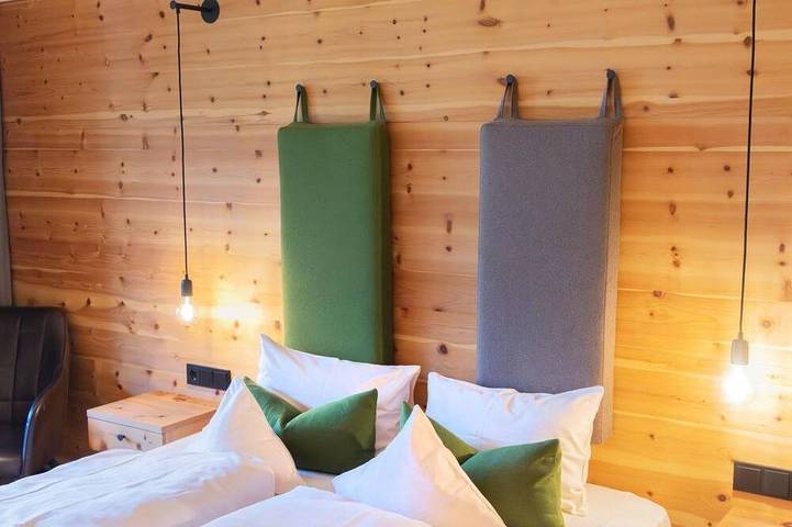 Doppelzimmer - Hotel Alpenblick in Ohlstadt, Das Blaue Land
